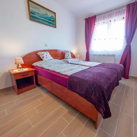 Anita 4*