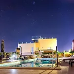 Anita 4*