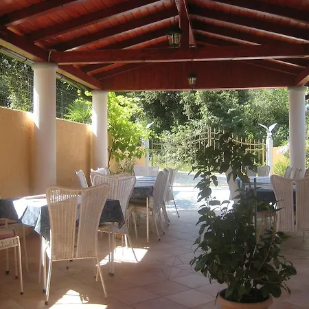 Konukevi Anita 4*